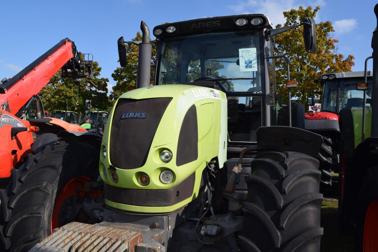 CLAAS Ares 697 ATZ - Трактор: снимка 2 CLAAS Ares 697 ATZ - Трактор: снимка 2