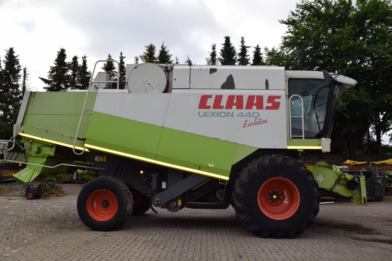CLAAS Lexion 440 Evolution - Зърнокомбайн: снимка 1 CLAAS Lexion 440 Evolution - Зърнокомбайн: снимка 1