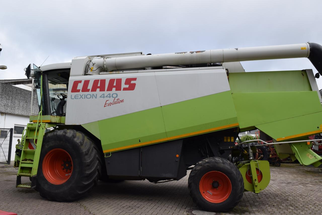 CLAAS Lexion 440 Evolution - Зърнокомбайн: снимка 2 CLAAS Lexion 440 Evolution - Зърнокомбайн: снимка 2