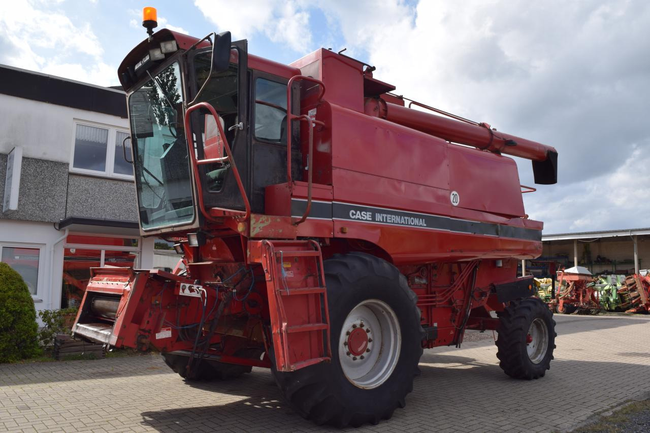 Case-IH 1680 Axial - Зърнокомбайн: снимка 1 Case-IH 1680 Axial - Зърнокомбайн: снимка 1