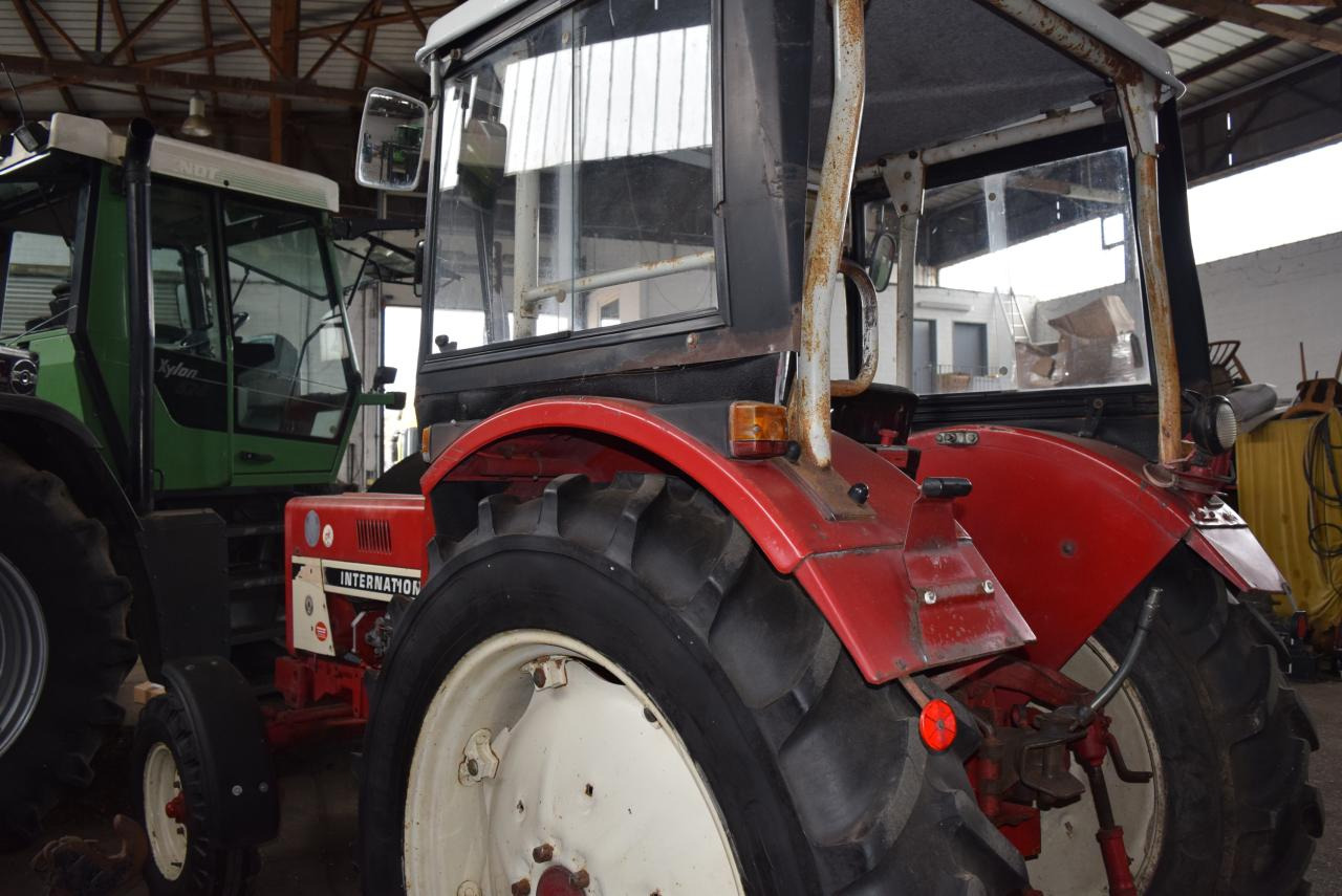 Case-IH 733 - Трактор: снимка 4 Case-IH 733 - Трактор: снимка 4