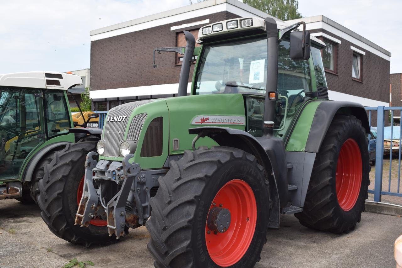Fendt 712 Vario - Трактор: снимка 3 Fendt 712 Vario - Трактор: снимка 3