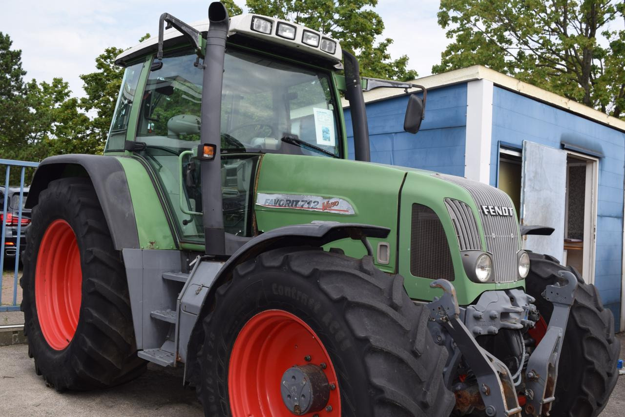 Fendt 712 Vario - Трактор: снимка 2 Fendt 712 Vario - Трактор: снимка 2