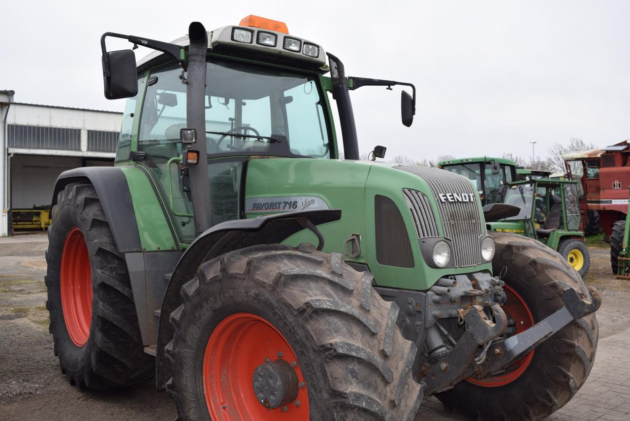 Fendt 716 Vario - Трактор: снимка 2 Fendt 716 Vario - Трактор: снимка 2