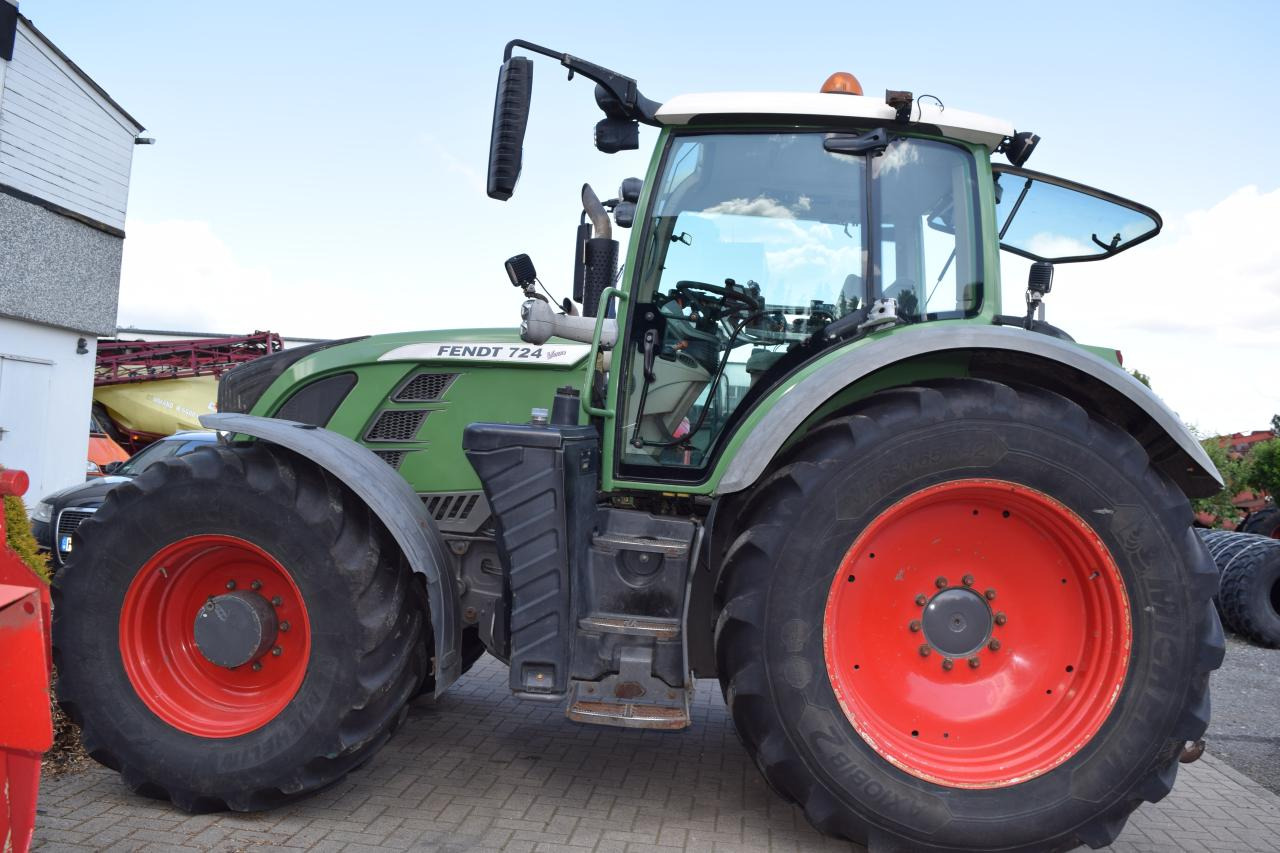 Fendt 724 Vario TMS SCR ProfiPlus - Трактор: снимка 3 Fendt 724 Vario TMS SCR ProfiPlus - Трактор: снимка 3