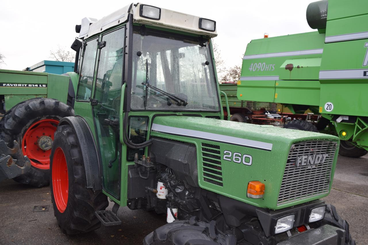 Fendt Farmer 260 V *Schmalspur* - Трактор: снимка 2 Fendt Farmer 260 V *Schmalspur* - Трактор: снимка 2