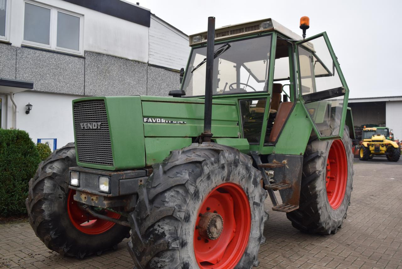 Fendt Favorit 614 LS Turbomatik - Трактор: снимка 2 Fendt Favorit 614 LS Turbomatik - Трактор: снимка 2