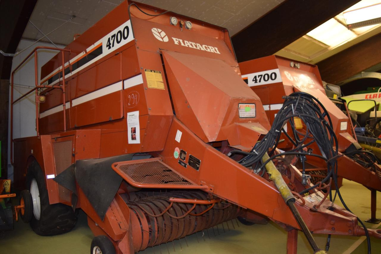 Fiat Hesston 4700 - Сламопреса за квадратни бали: снимка 1 Fiat Hesston 4700 - Сламопреса за квадратни бали: снимка 1