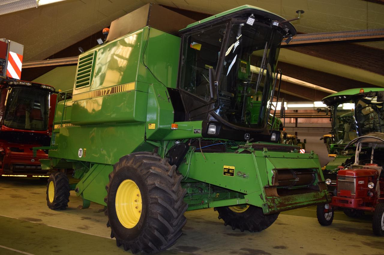 John Deere 1177 - Зърнокомбайн: снимка 1 John Deere 1177 - Зърнокомбайн: снимка 1