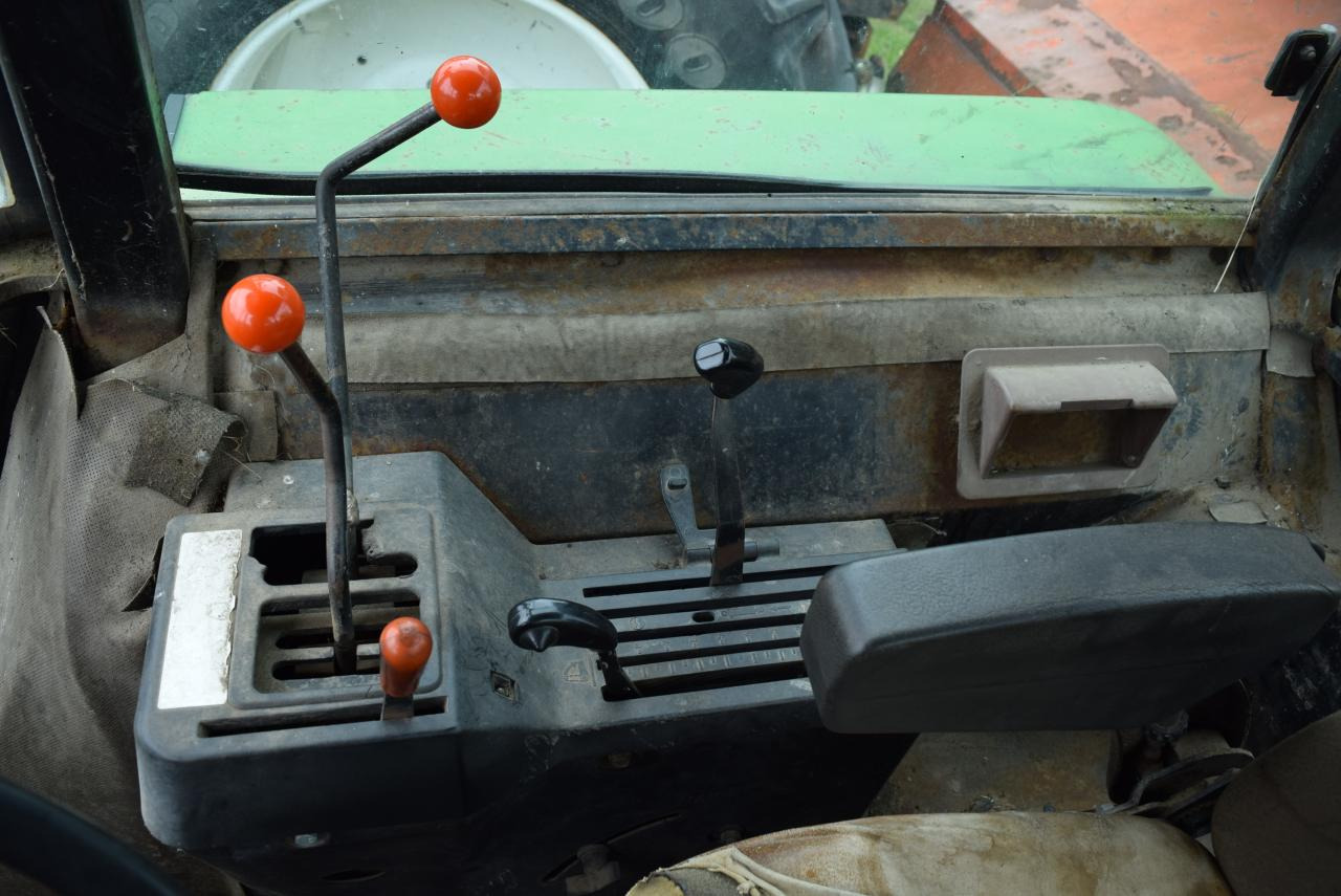 Трактор John Deere 1640: снимка 8