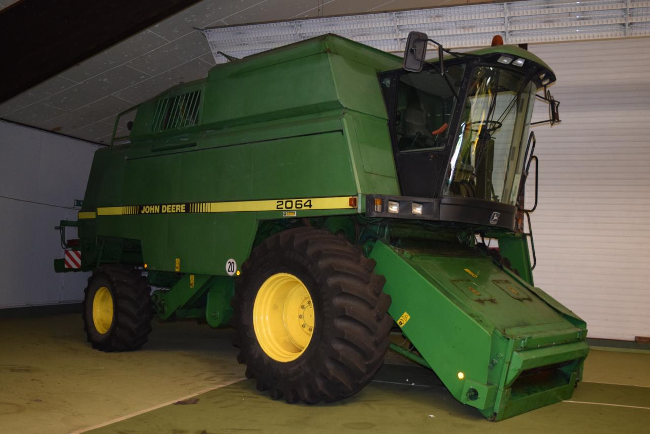 John Deere 2064 - Зърнокомбайн: снимка 1 John Deere 2064 - Зърнокомбайн: снимка 1