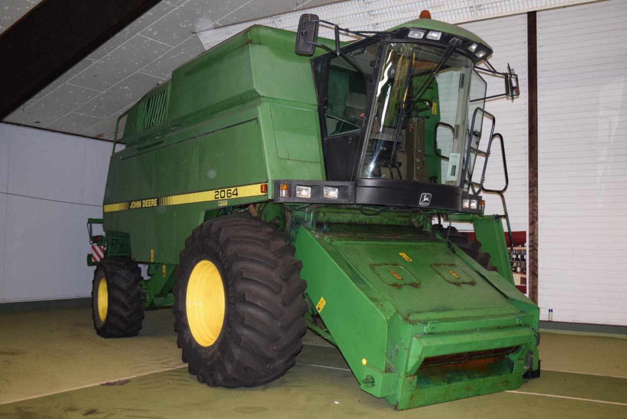 John Deere 2064 - Зърнокомбайн: снимка 2 John Deere 2064 - Зърнокомбайн: снимка 2