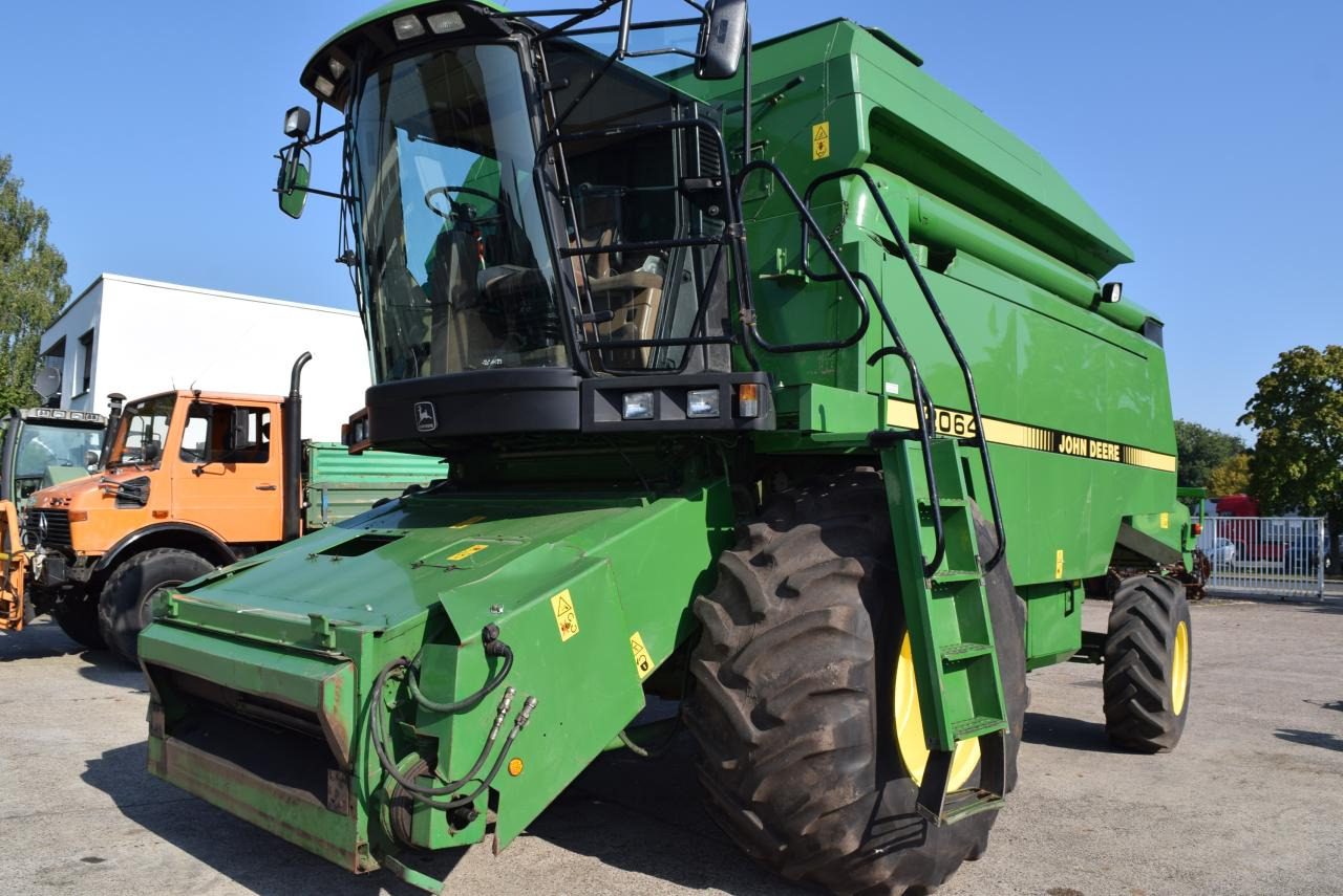 John Deere 2064 - Зърнокомбайн: снимка 1 John Deere 2064 - Зърнокомбайн: снимка 1