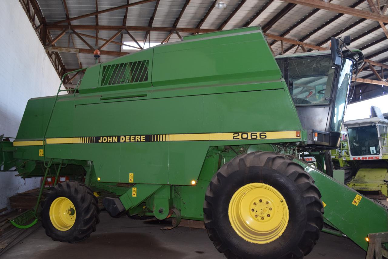 John Deere 2066 - Зърнокомбайн: снимка 1 John Deere 2066 - Зърнокомбайн: снимка 1