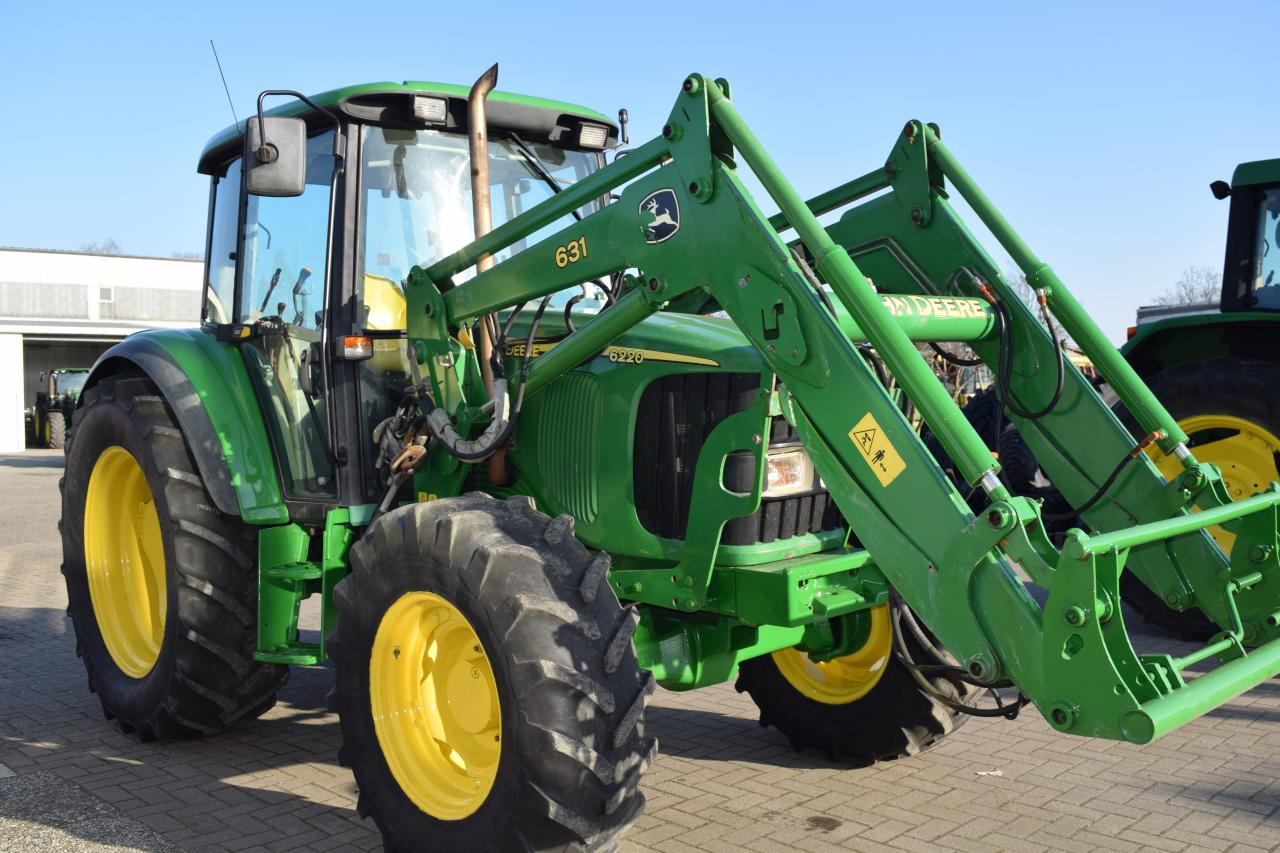 John Deere 6220 - Трактор: снимка 3 John Deere 6220 - Трактор: снимка 3