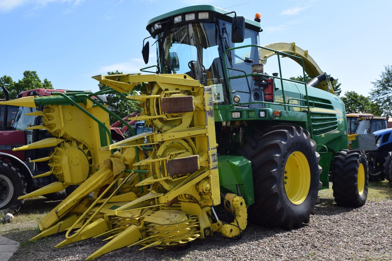 John Deere 7400 - Силажокомбайн: снимка 2 John Deere 7400 - Силажокомбайн: снимка 2