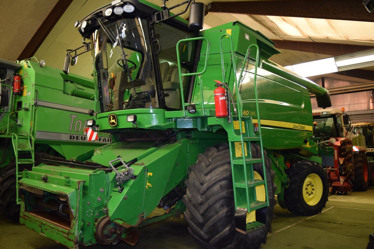 John Deere T 660 HM - Зърнокомбайн: снимка 1 John Deere T 660 HM - Зърнокомбайн: снимка 1