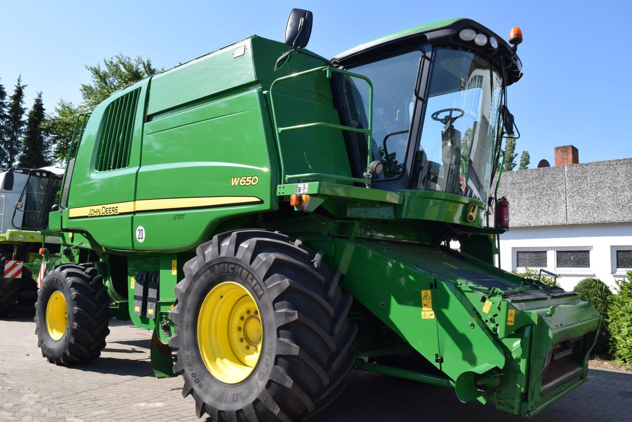 John Deere W 650 - Зърнокомбайн: снимка 1 John Deere W 650 - Зърнокомбайн: снимка 1