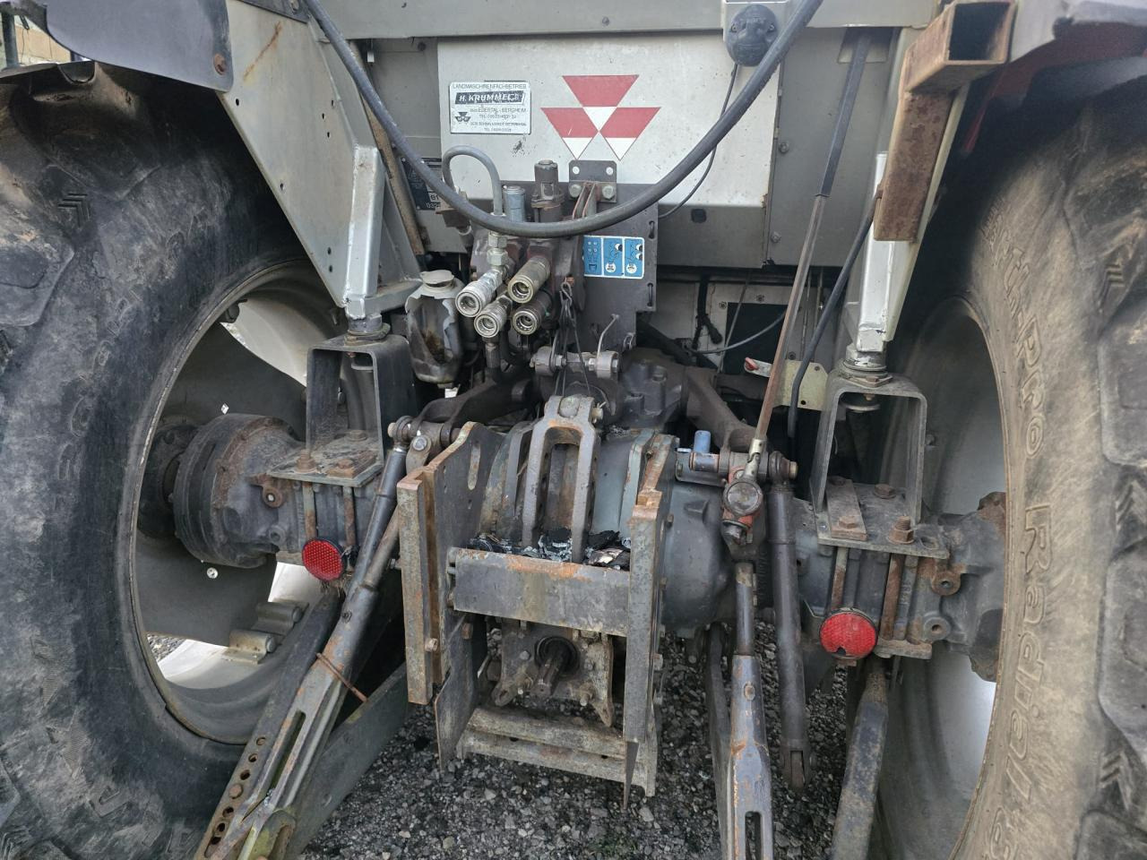 Massey Ferguson MF 390 T *Brandschaden* - Трактор: снимка 3 Massey Ferguson MF 390 T *Brandschaden* - Трактор: снимка 3