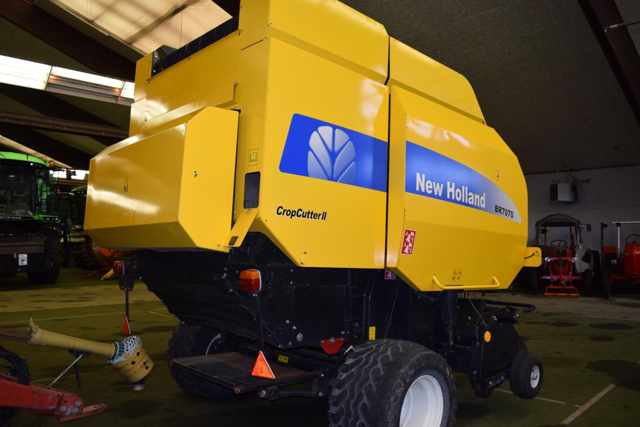 New Holland BR 7070 Crop Cutter II - Рулонна сламопреса: снимка 4 New Holland BR 7070 Crop Cutter II - Рулонна сламопреса: снимка 4