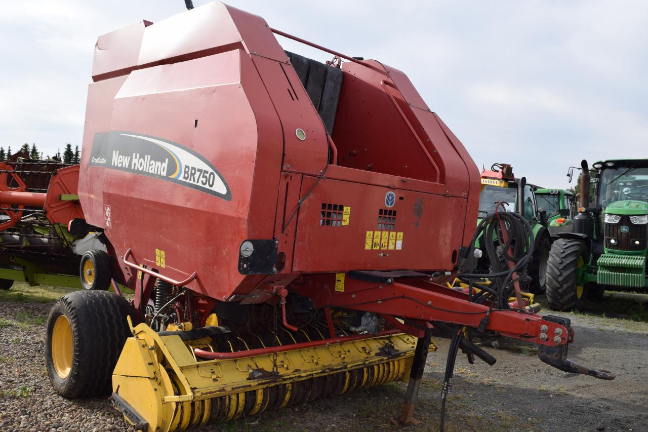 New Holland BR 750 CropCutter - Рулонна сламопреса: снимка 2 New Holland BR 750 CropCutter - Рулонна сламопреса: снимка 2