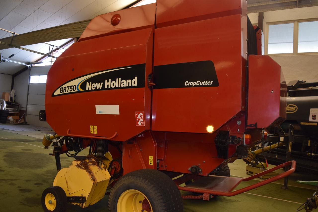 New Holland BR 750 CropCutter - Рулонна сламопреса: снимка 4 New Holland BR 750 CropCutter - Рулонна сламопреса: снимка 4