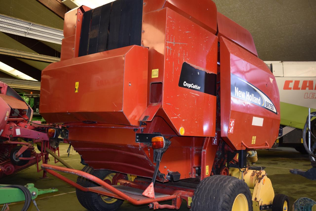 New Holland BR 750 CropCutter - Рулонна сламопреса: снимка 3 New Holland BR 750 CropCutter - Рулонна сламопреса: снимка 3