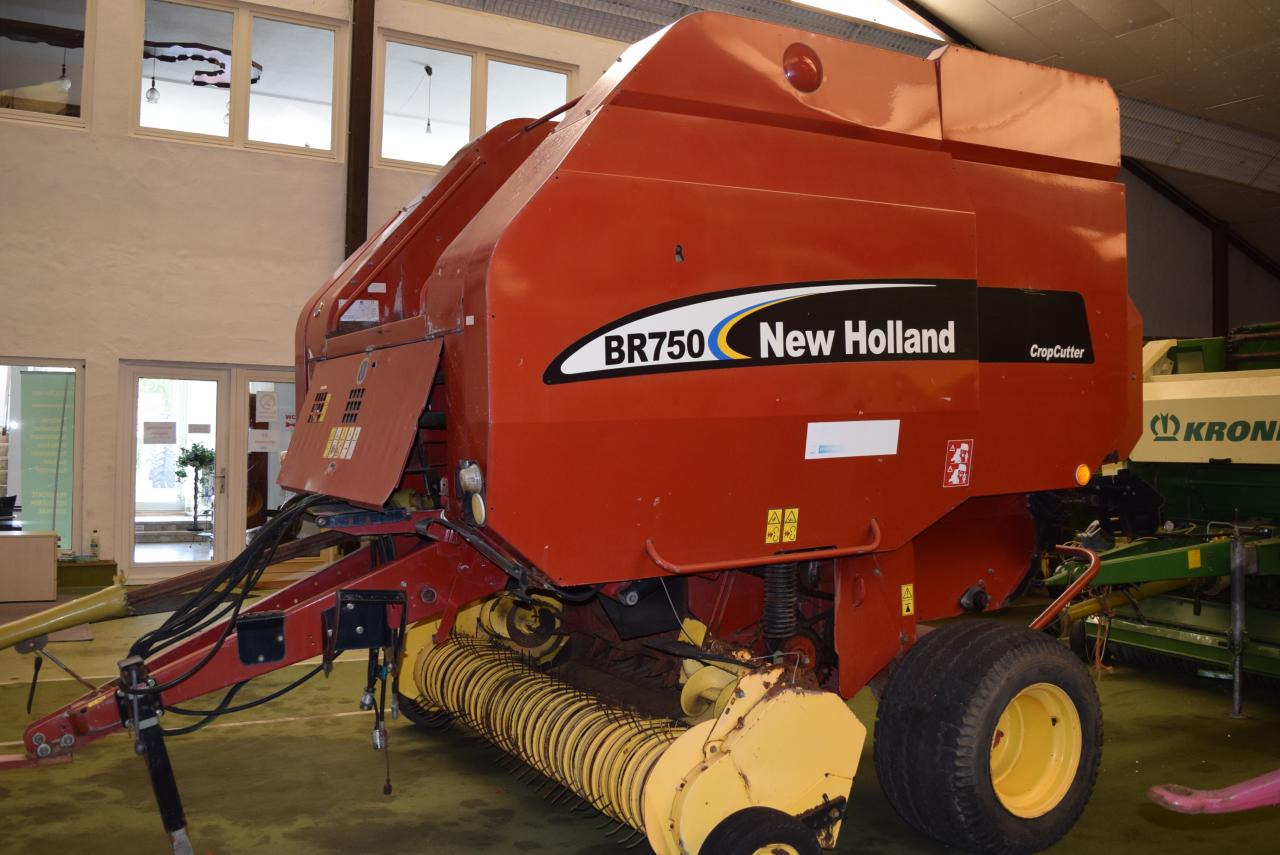 New Holland BR 750 CropCutter - Рулонна сламопреса: снимка 2 New Holland BR 750 CropCutter - Рулонна сламопреса: снимка 2