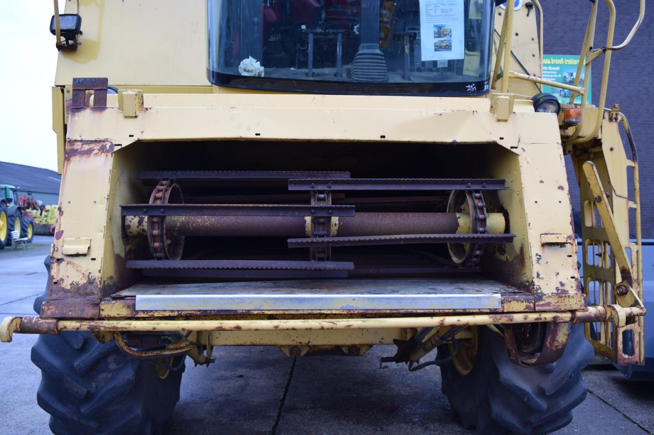 New Holland TC 56 - Зърнокомбайн: снимка 5 New Holland TC 56 - Зърнокомбайн: снимка 5