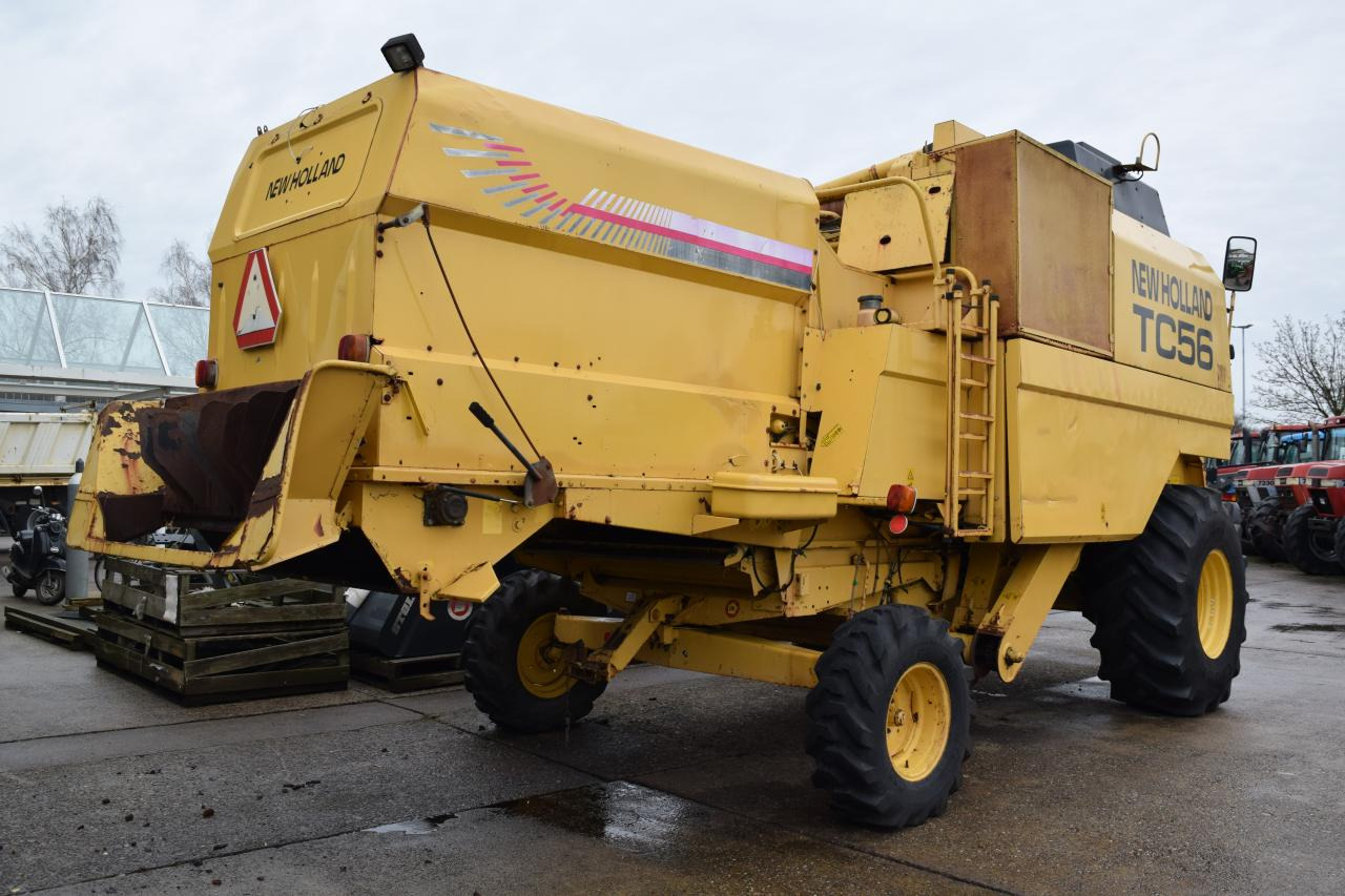 New Holland TC 56 - Зърнокомбайн: снимка 4 New Holland TC 56 - Зърнокомбайн: снимка 4