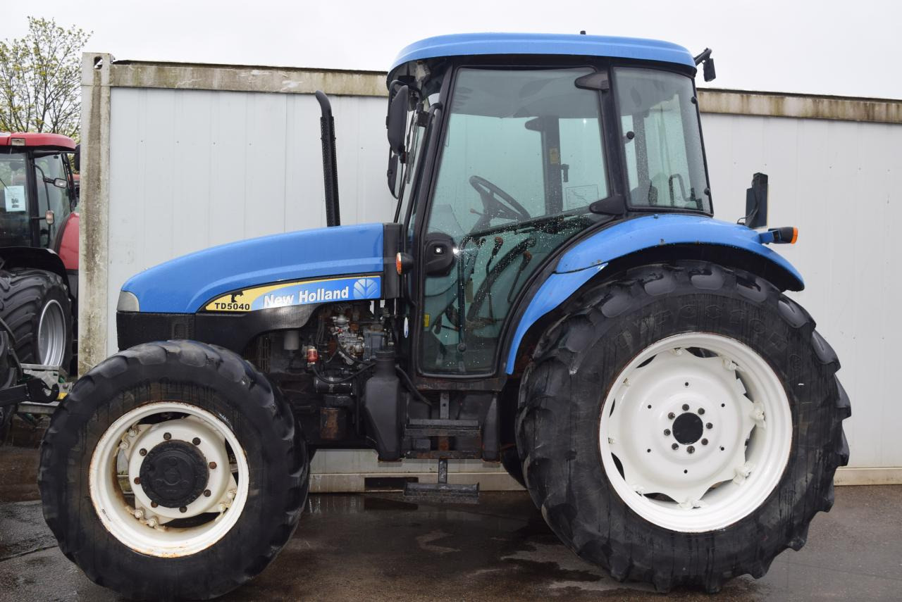 New Holland TD 5040 - Трактор: снимка 1 New Holland TD 5040 - Трактор: снимка 1