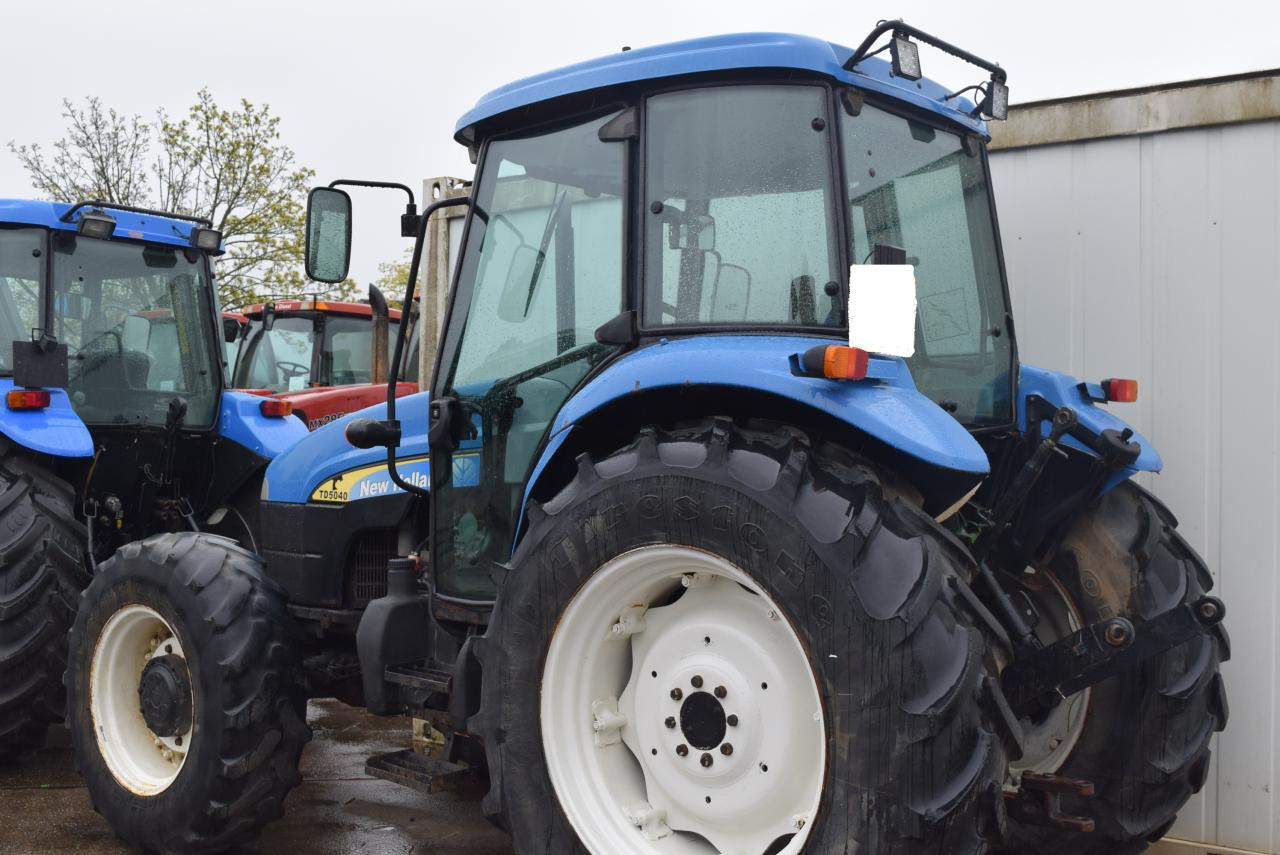 New Holland TD 5040 - Трактор: снимка 3 New Holland TD 5040 - Трактор: снимка 3