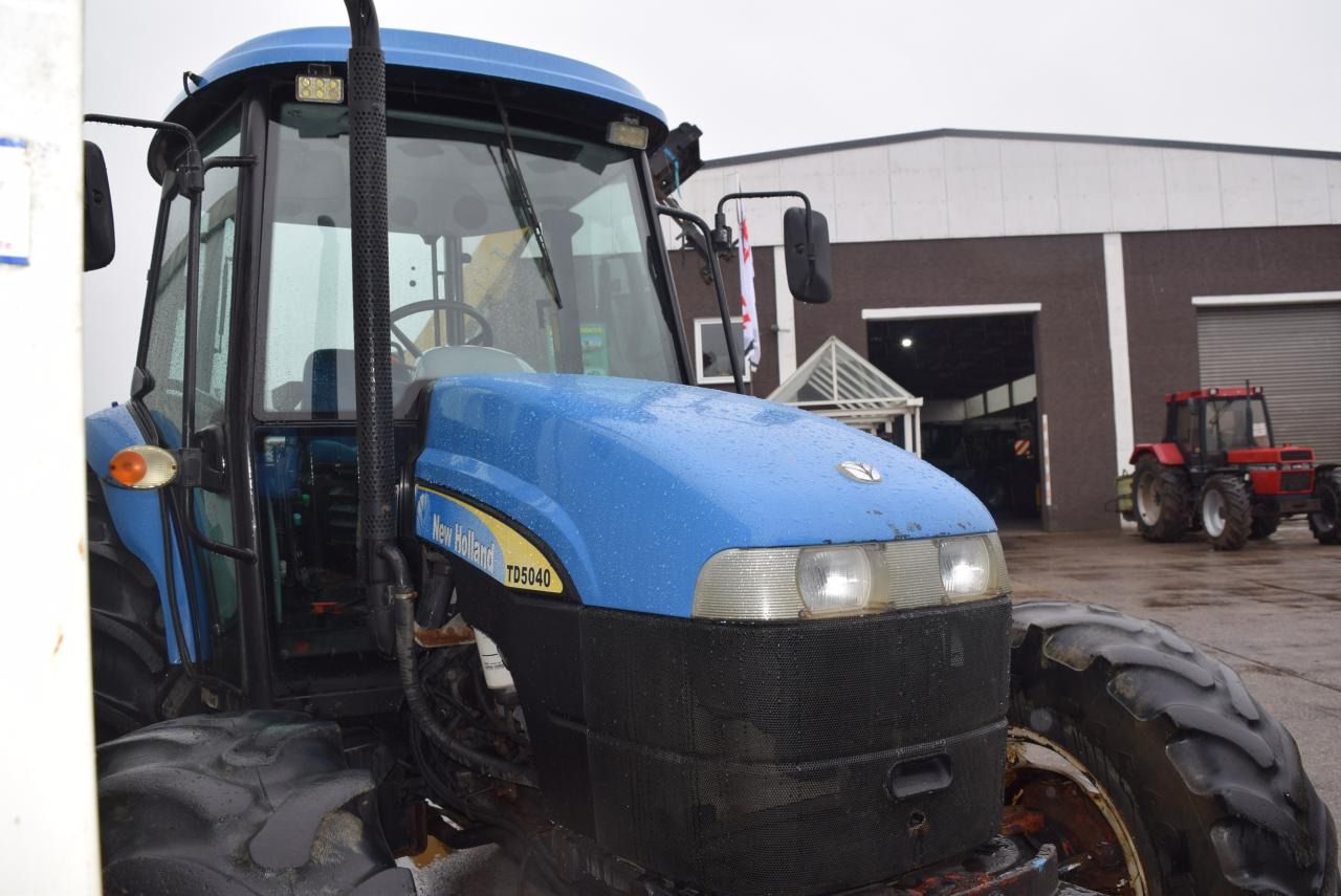 New Holland TD 5040 - Трактор: снимка 2 New Holland TD 5040 - Трактор: снимка 2