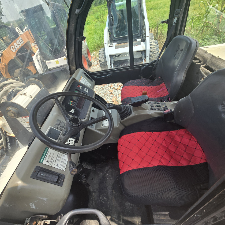 Мини челен товарач BOBCAT 5600 Toolcat: снимка 9 Мини челен товарач BOBCAT 5600 Toolcat: снимка 9