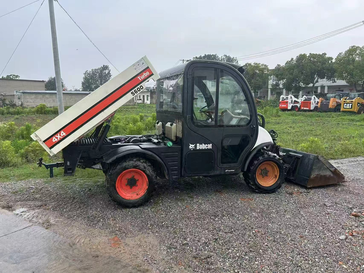 BOBCAT 5600 Toolcat - Мини челен товарач: снимка 2 BOBCAT 5600 Toolcat - Мини челен товарач: снимка 2
