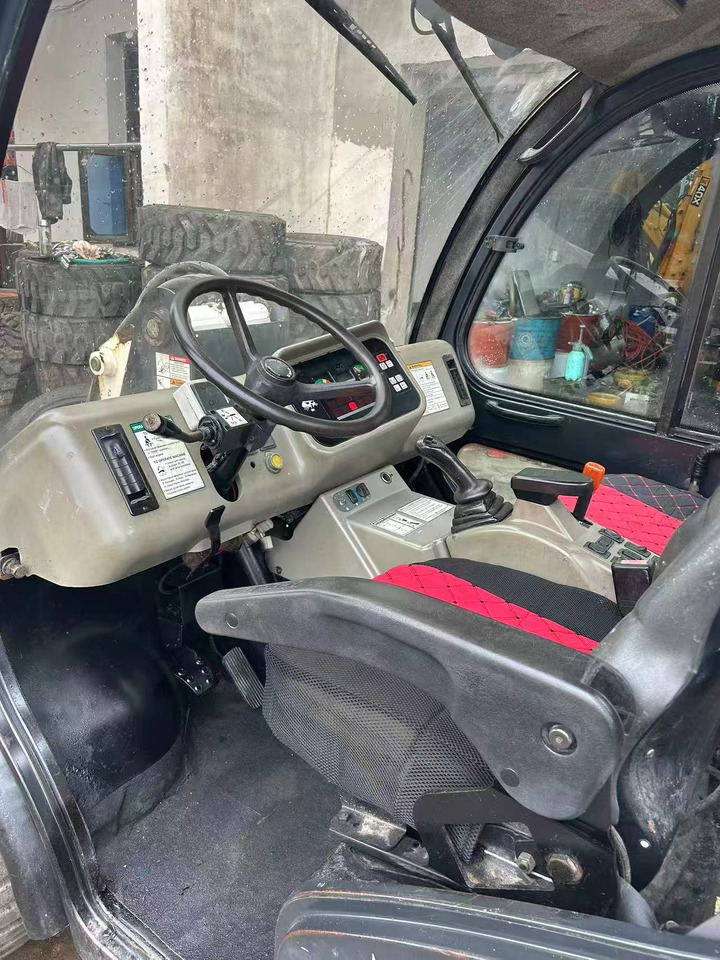 Мини челен товарач BOBCAT 5600 Toolcat: снимка 10 Мини челен товарач BOBCAT 5600 Toolcat: снимка 10