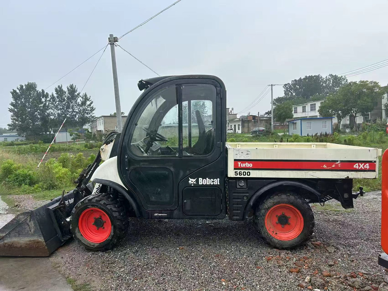 BOBCAT 5600 Toolcat - Мини челен товарач: снимка 1 BOBCAT 5600 Toolcat - Мини челен товарач: снимка 1