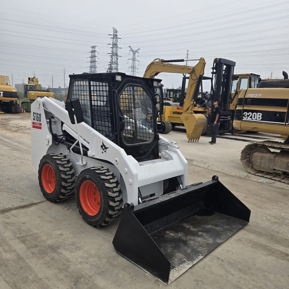 BOBCAT S160 - Мини челен товарач: снимка 4 BOBCAT S160 - Мини челен товарач: снимка 4