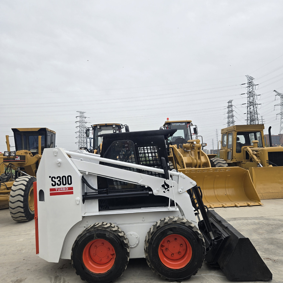 Мини челен товарач BOBCAT S300: снимка 6 Мини челен товарач BOBCAT S300: снимка 6