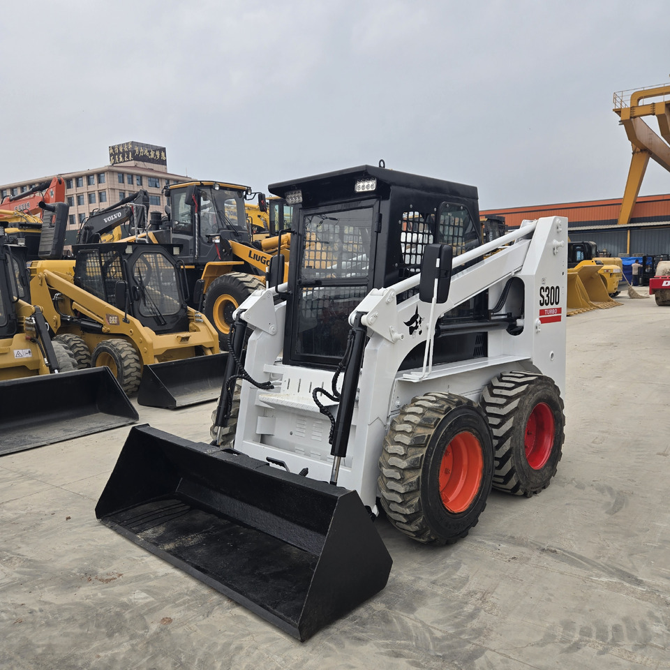 BOBCAT S300 - Мини челен товарач: снимка 3 BOBCAT S300 - Мини челен товарач: снимка 3