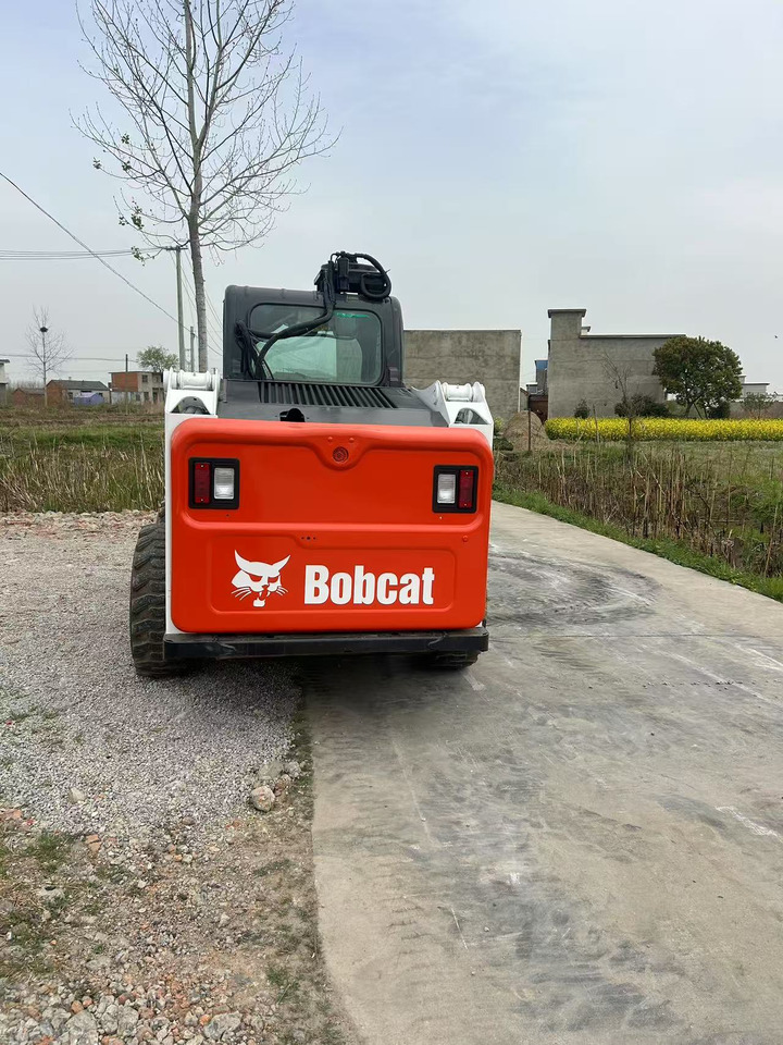 BOBCAT S550 - Мини челен товарач: снимка 2 BOBCAT S550 - Мини челен товарач: снимка 2