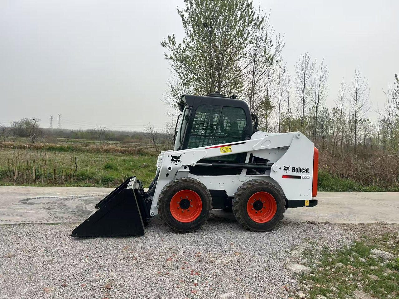 BOBCAT S550 - Мини челен товарач: снимка 1 BOBCAT S550 - Мини челен товарач: снимка 1
