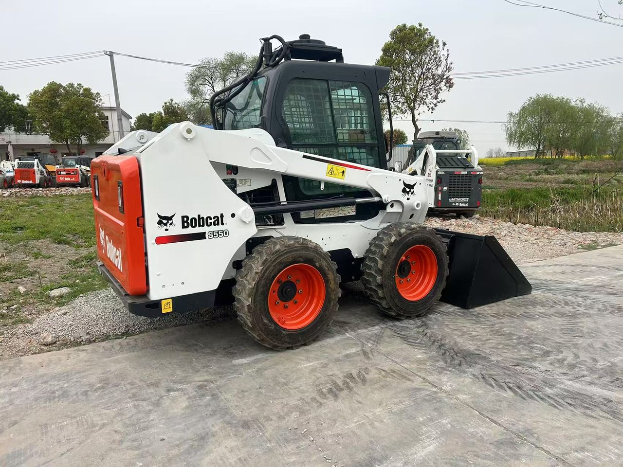BOBCAT S550 - Мини челен товарач: снимка 2 BOBCAT S550 - Мини челен товарач: снимка 2