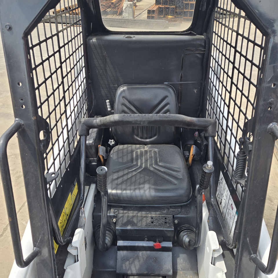 BOBCAT S70 - Мини челен товарач: снимка 5 BOBCAT S70 - Мини челен товарач: снимка 5