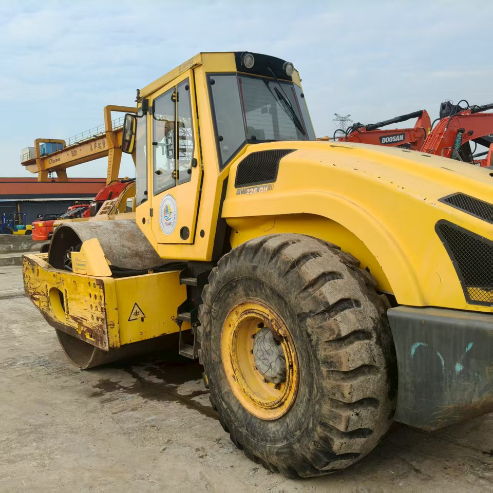 BOMAG BW226DH - Пътен валяк: снимка 2 BOMAG BW226DH - Пътен валяк: снимка 2