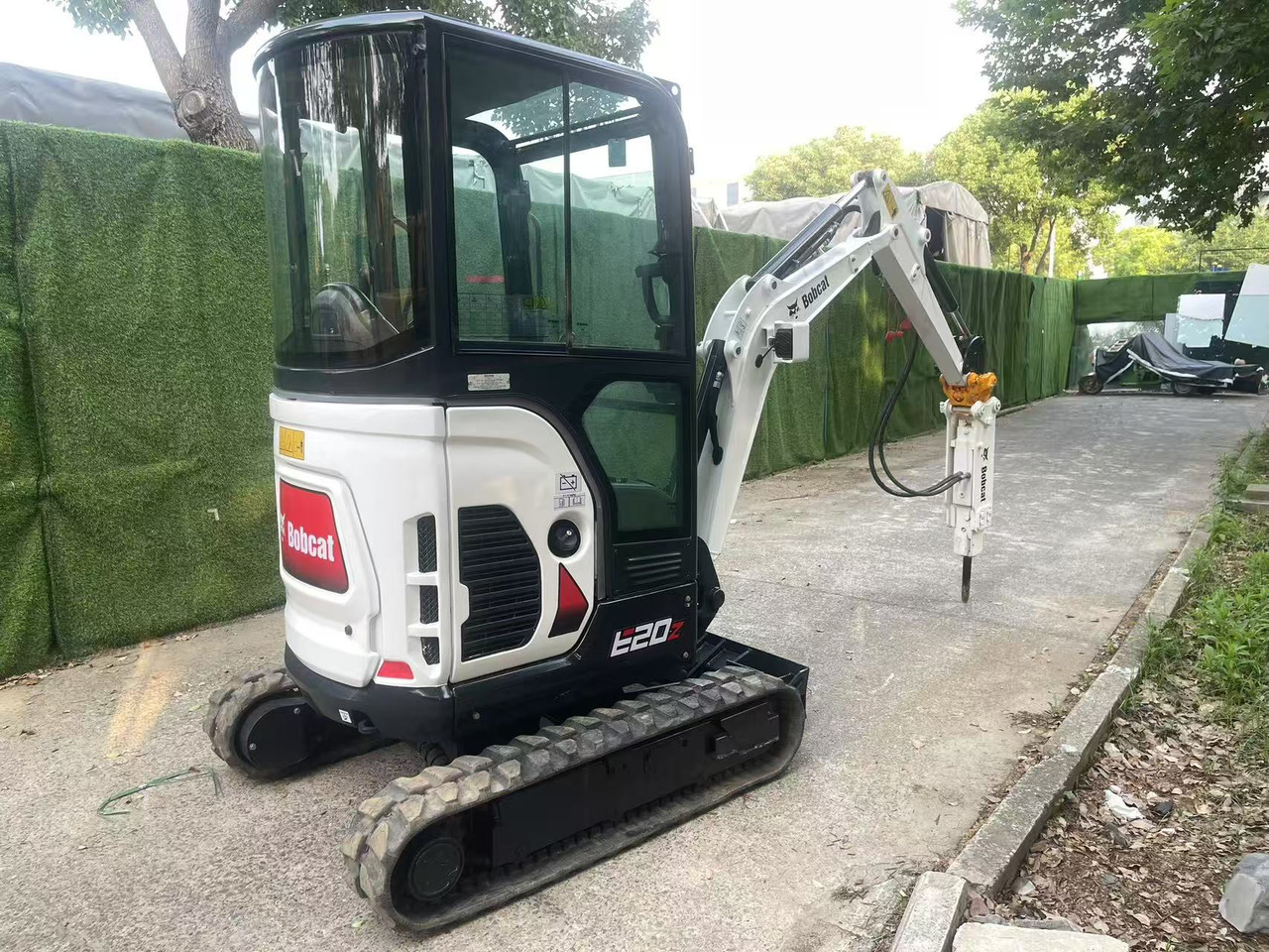 Bobcat E20Z - Мини багер: снимка 4 Bobcat E20Z - Мини багер: снимка 4
