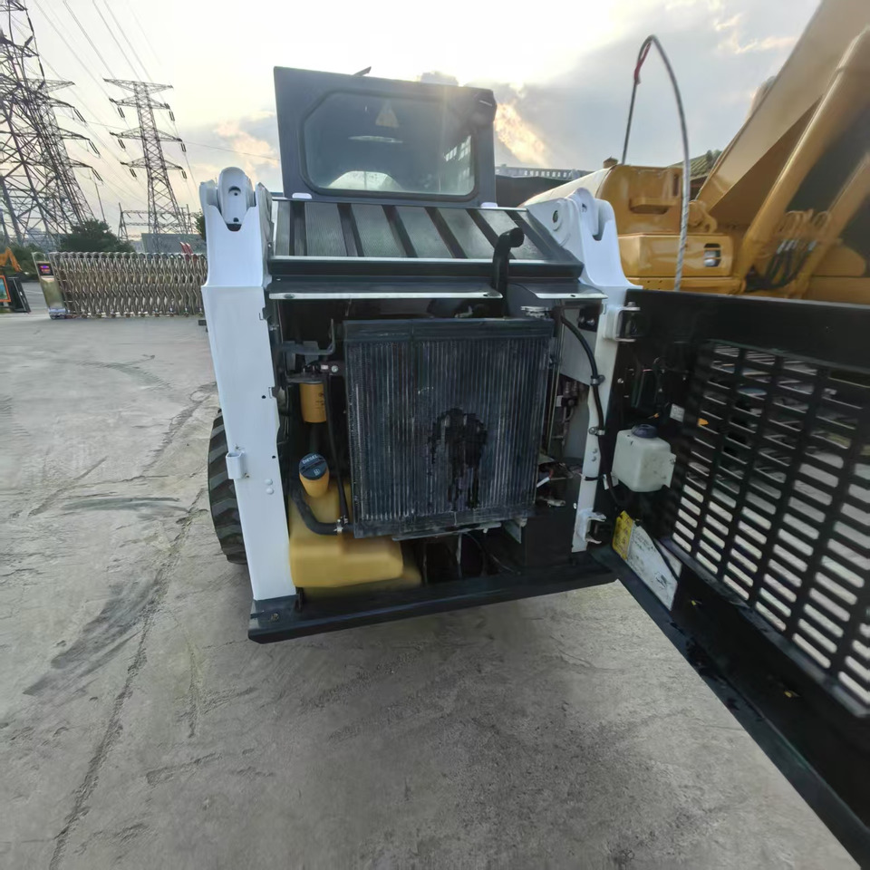 Bobcat S160 - Мини челен товарач: снимка 4 Bobcat S160 - Мини челен товарач: снимка 4