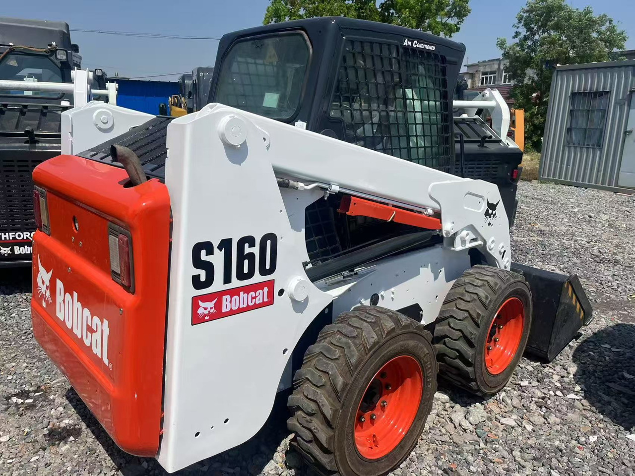 Bobcat S160 - Мини челен товарач: снимка 1 Bobcat S160 - Мини челен товарач: снимка 1