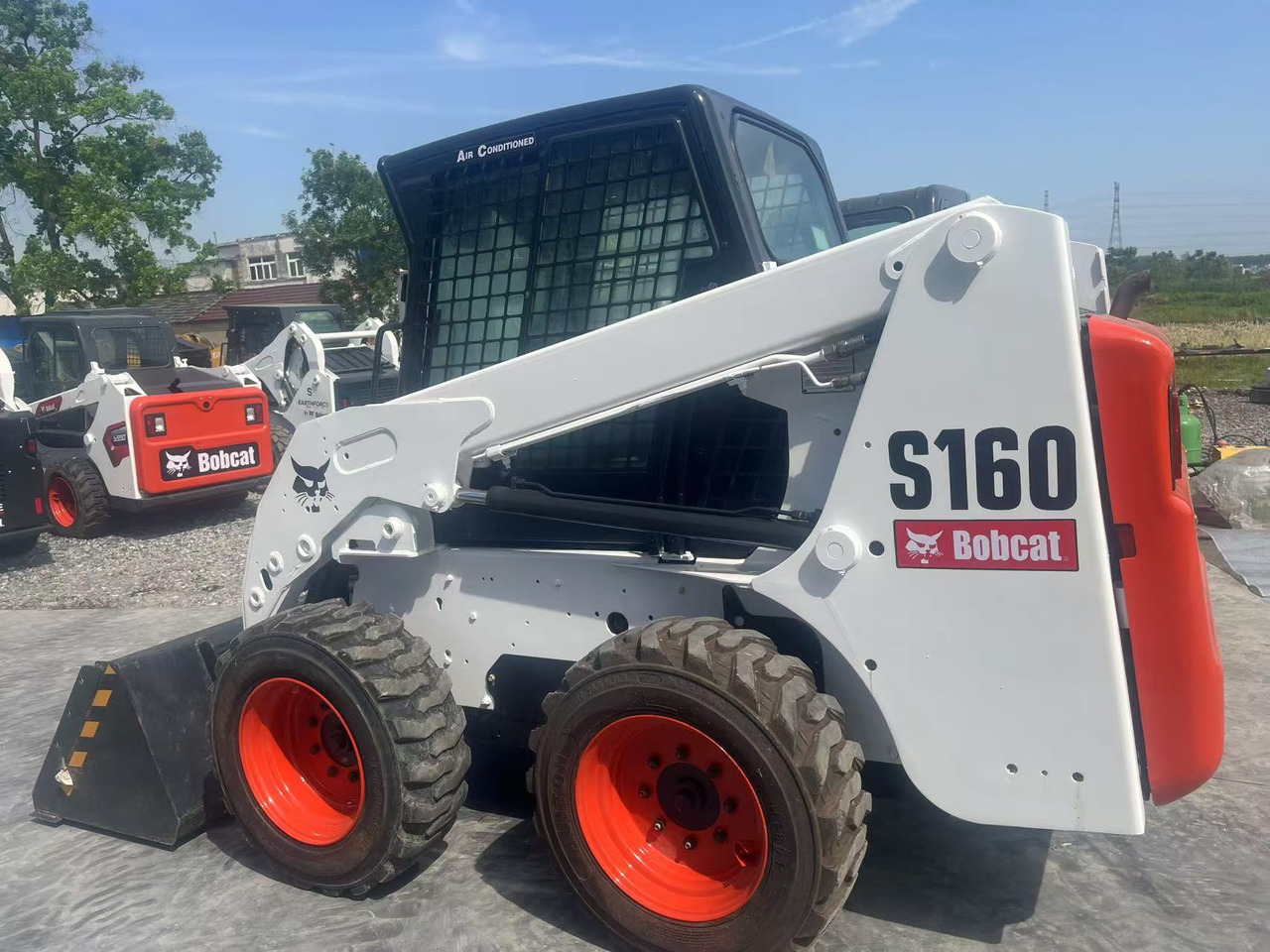 Bobcat S160 - Мини челен товарач: снимка 2 Bobcat S160 - Мини челен товарач: снимка 2