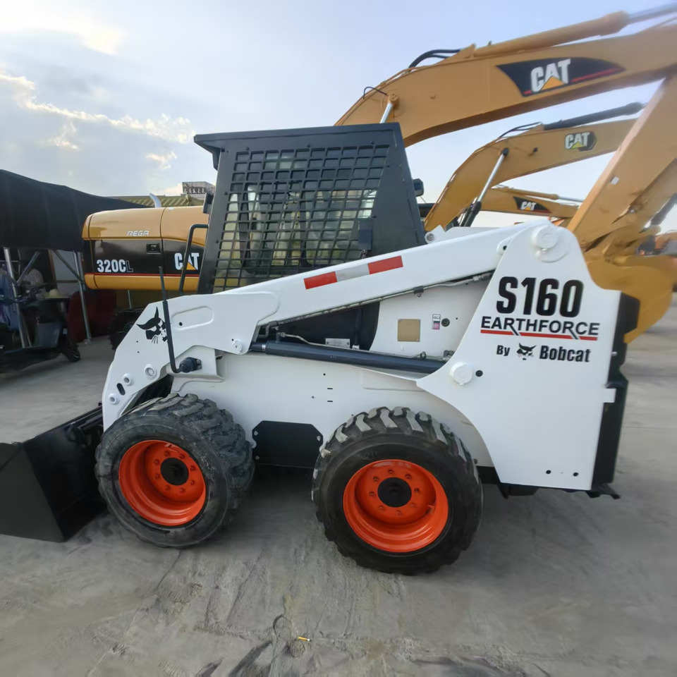 Bobcat S160 - Мини челен товарач: снимка 1 Bobcat S160 - Мини челен товарач: снимка 1